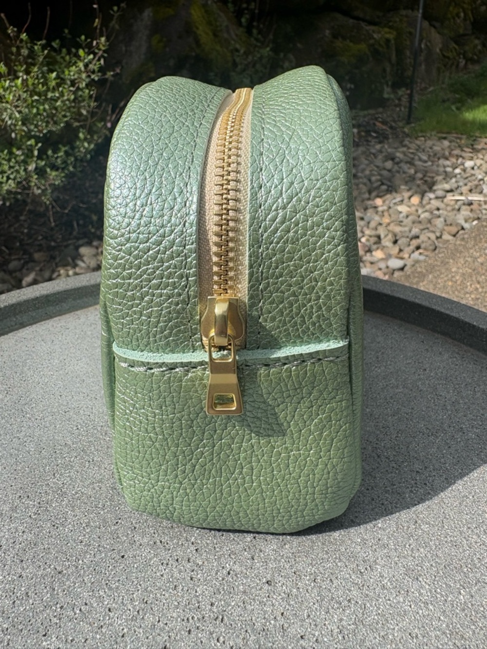 PLG WONDER Pouch Metallic Green Pebbled Leather Beetle Zip Makeup Bag Travel - Picture 4 of 12
